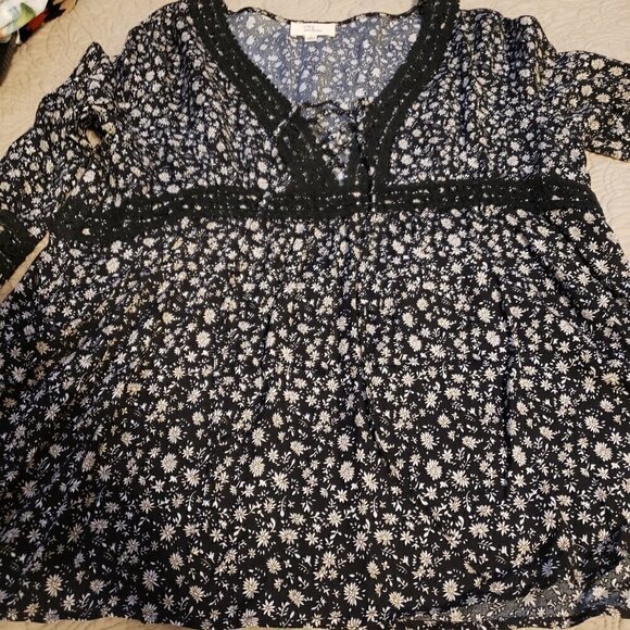 LLOVE USA clothing -black floral blouse - Picture 5 of 10